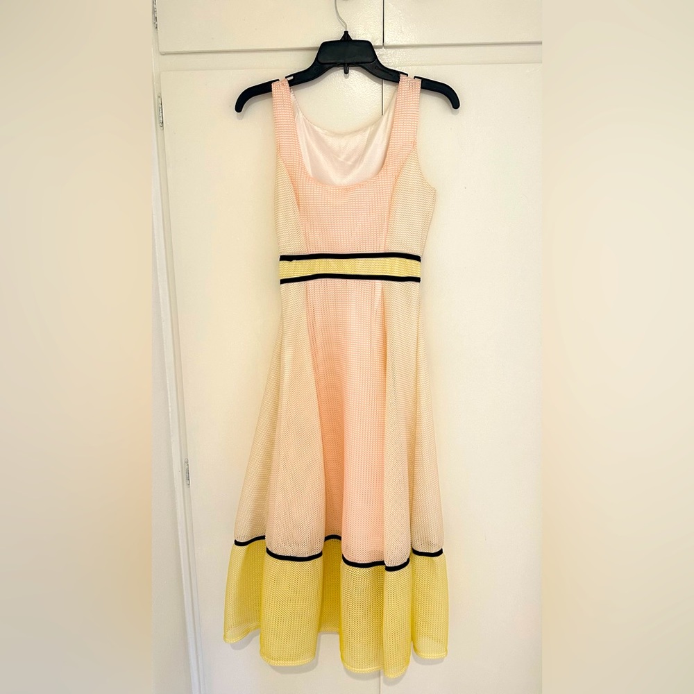 Beautiful dress, excellent condition.